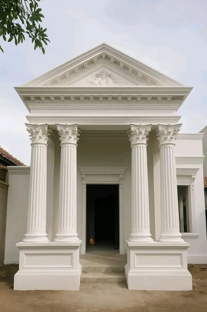 Pilar Corinthian Bulat