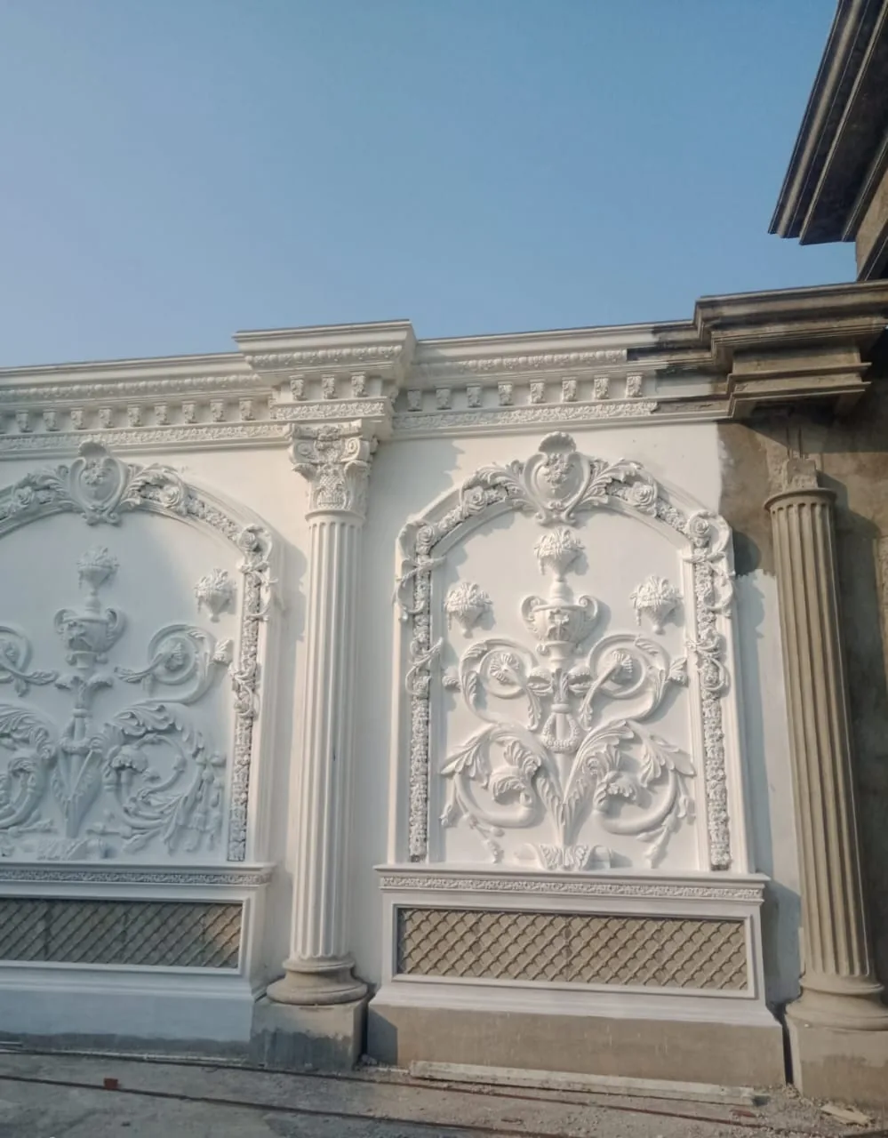 Relief Dinding Corinthian