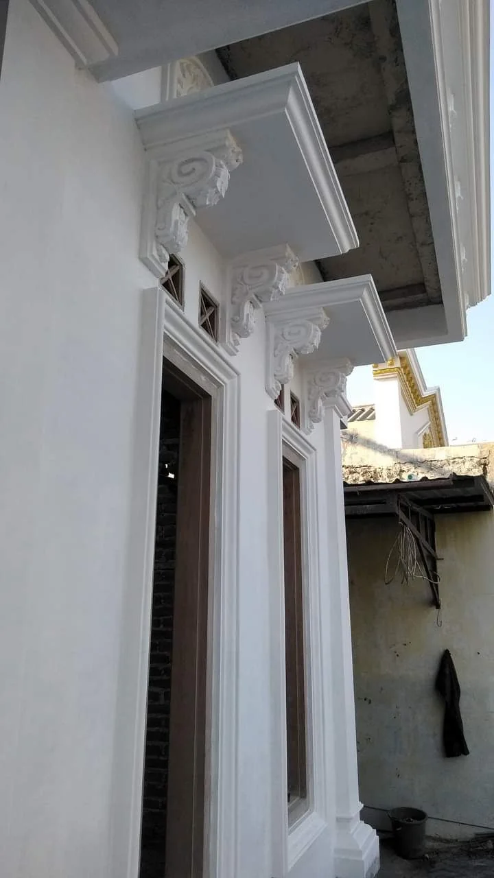 Pemasangan ornamen