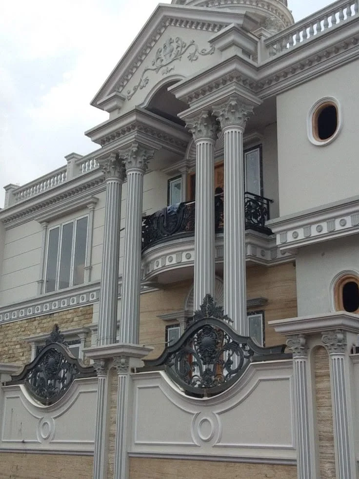 Gerbang Portico Pediment